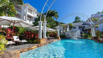 2 piscinas al aire libre, sombrillas, tumbonas