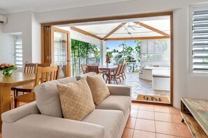 Villa Casablanca 4 Bedroom Spa & Plunge - The Reef House Adults Retreat (Palm Cove)