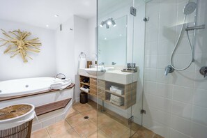 Minibar, Zimmersafe, individuell eingerichtet, Bügeleisen/Bügelbrett