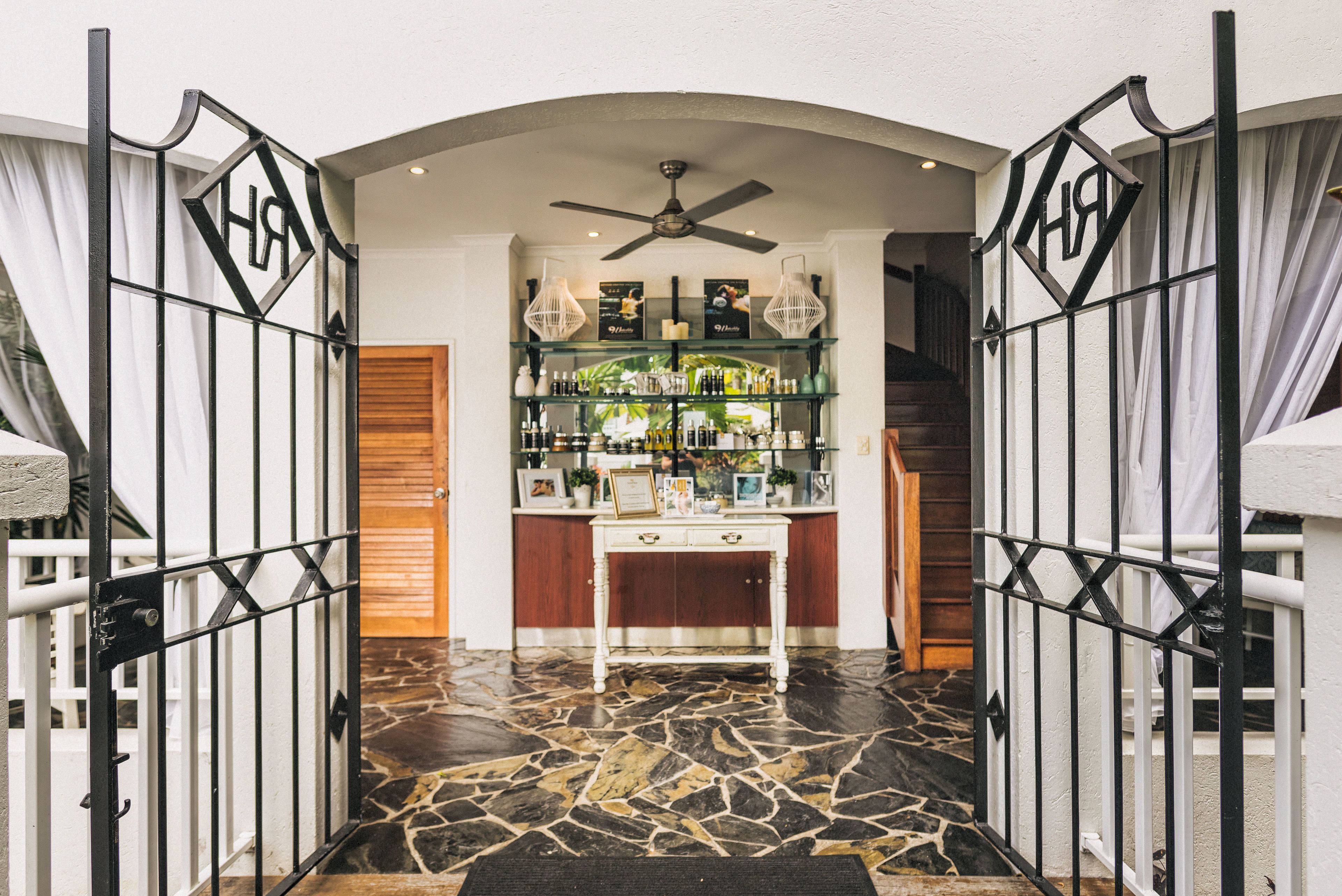 Couples treatment room(s), hot tub, body treatments, aromatherapy