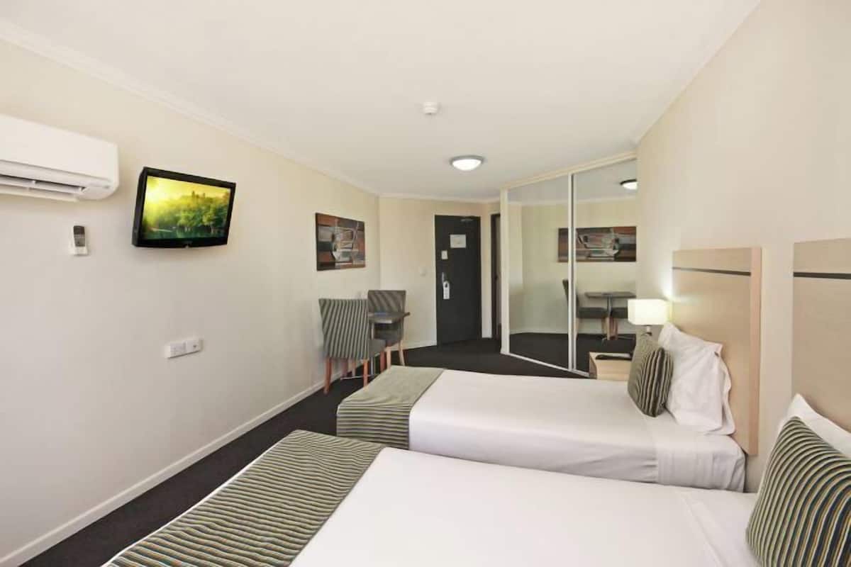 1 bedroom, individually decorated, individually furnished