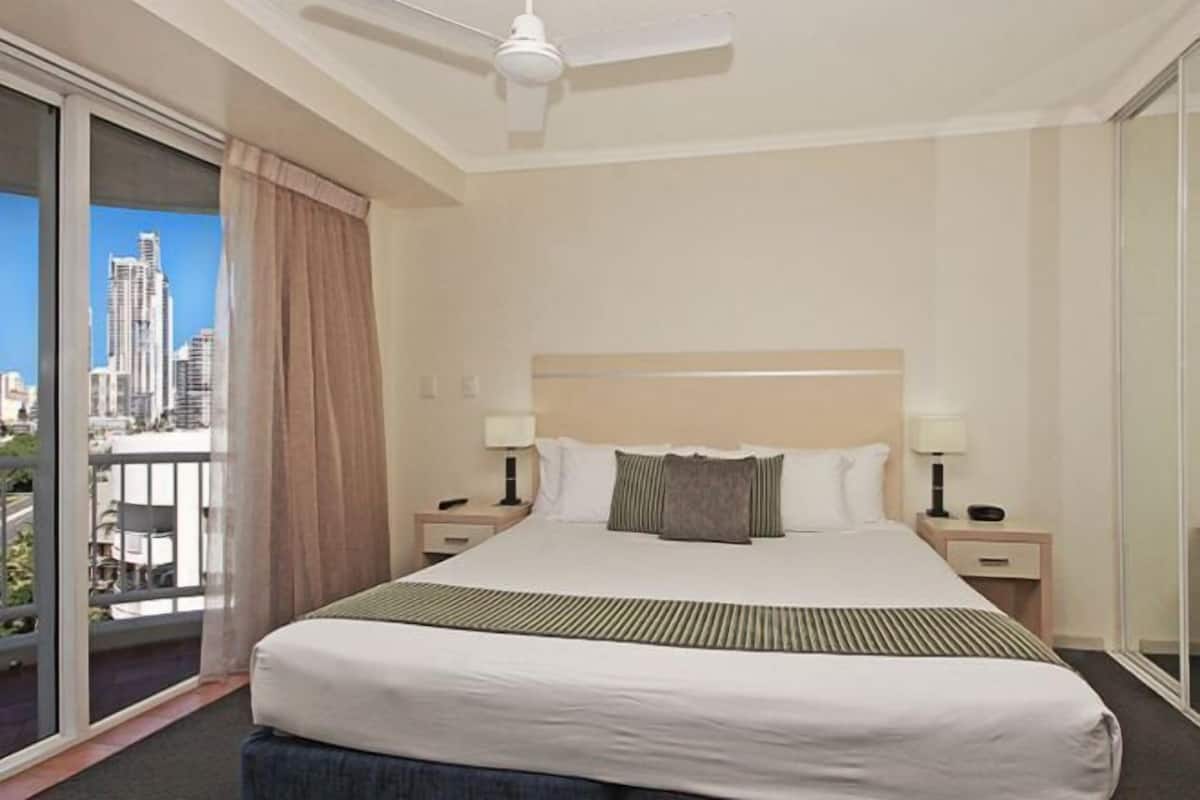 1 bedroom, individually decorated, individually furnished