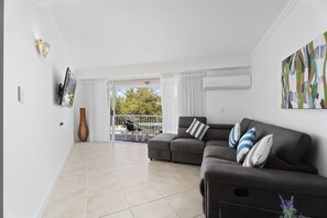 Two Bedroom Suite with 2 Queen Beds | Living area | Flat-screen TV - Sovereign Gold Coast (Surfers Paradise)