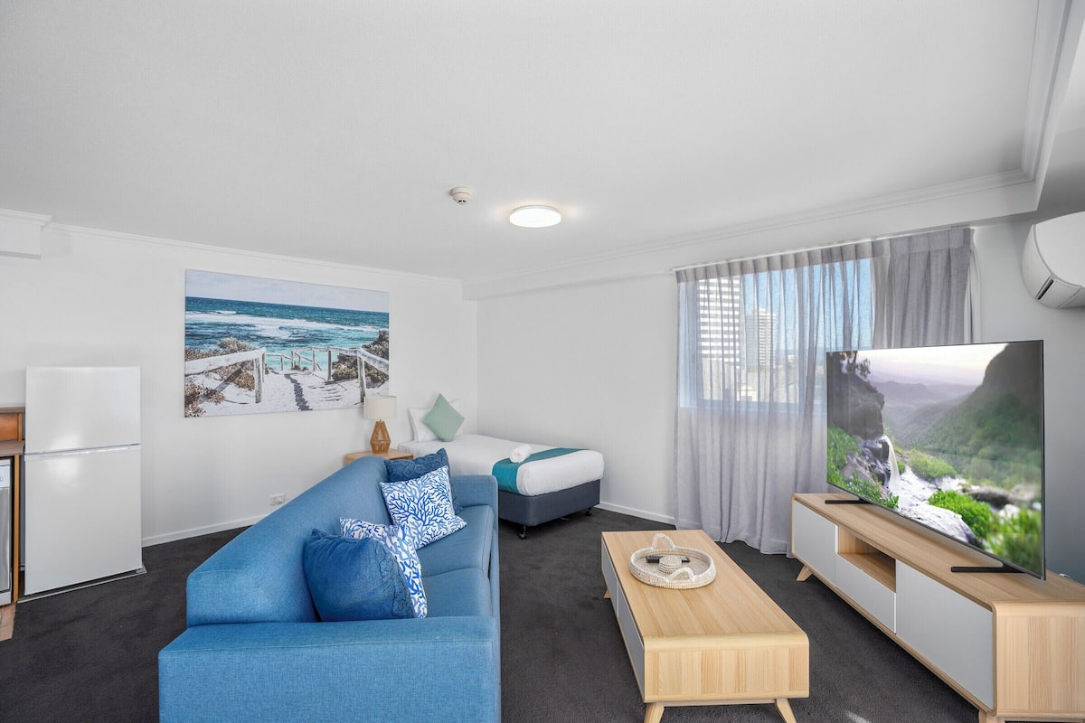 1 bedroom, individually decorated, individually furnished