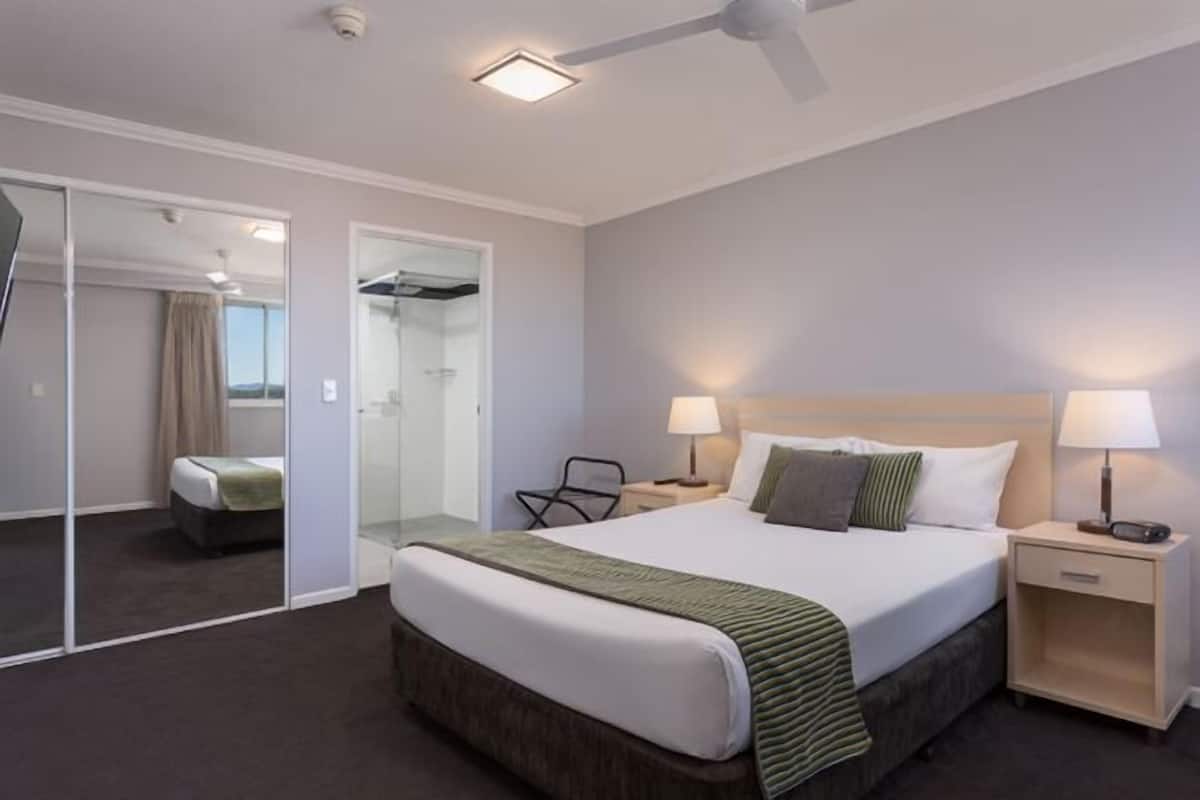 1 bedroom, individually decorated, individually furnished
