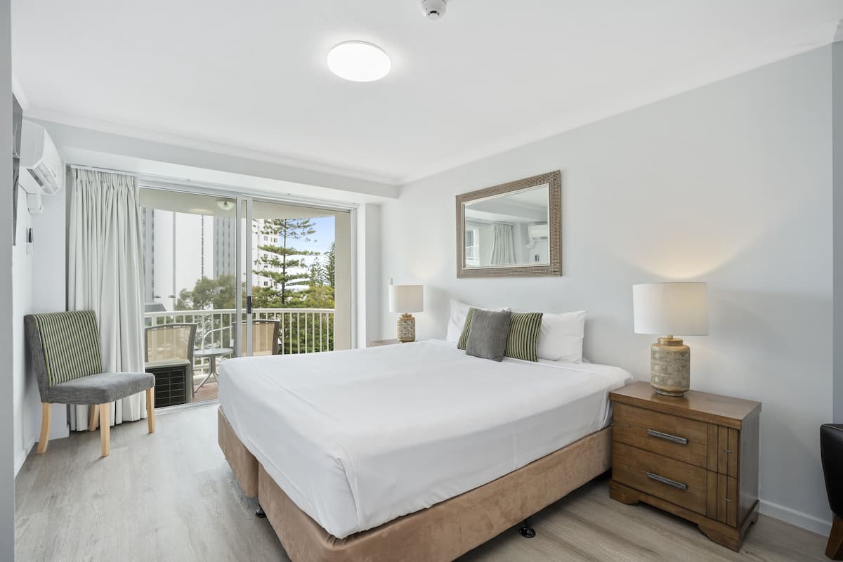 1 bedroom, individually decorated, individually furnished