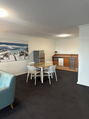 Suite, 1 Queen Bed | Private kitchen | Fridge
