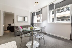 Appartement, 1 chambre | Salle à manger