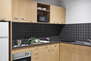 Apartamento, 1 habitación | Cocina privada | Frigorífico, microondas, horno y placa de cocina