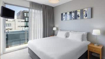 2 bedrooms, in-room safe, desk, blackout curtains