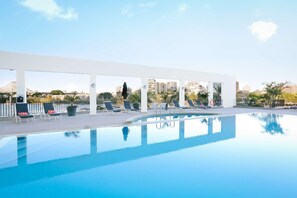 Outdoor pool, pool umbrellas, sun loungers