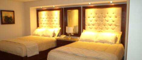 ميني بار وخزنة داخل الغرفة ومكواة/لوح كي وواي فاي مجانًا