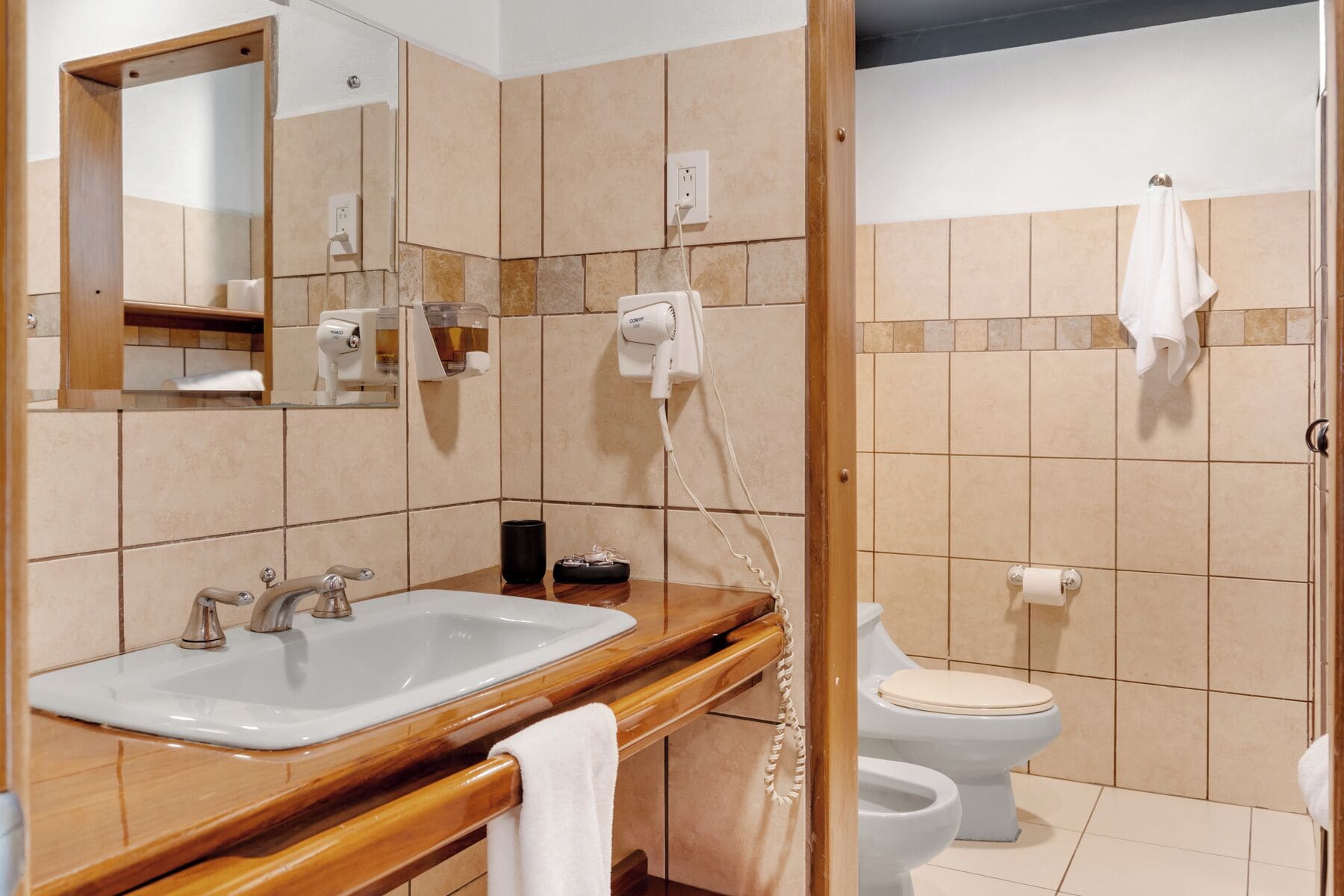 villa, 2 bedrooms, kitchenette | in-room safe, desk, free cots/infant beds, free rollaway beds