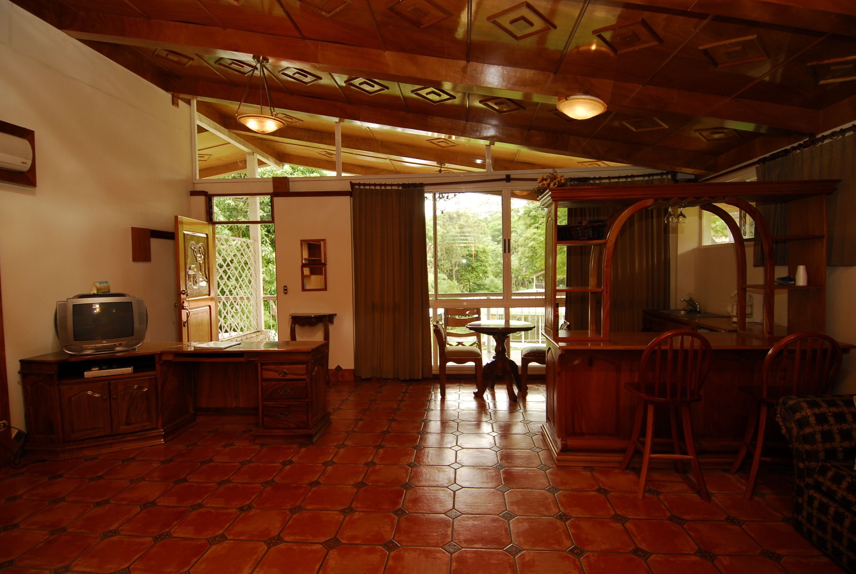 deluxe suite, 1 bedroom | in-room safe, desk, free cots/infant beds, free rollaway beds