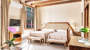 Junior Suite | In-room safe, desk, free cots/infant beds, free rollaway beds