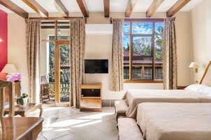 小型套房 | 客房内保险箱、办公桌、免费婴儿床、免费折叠床/加床