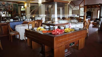 Desayuno completo gratuito y diario