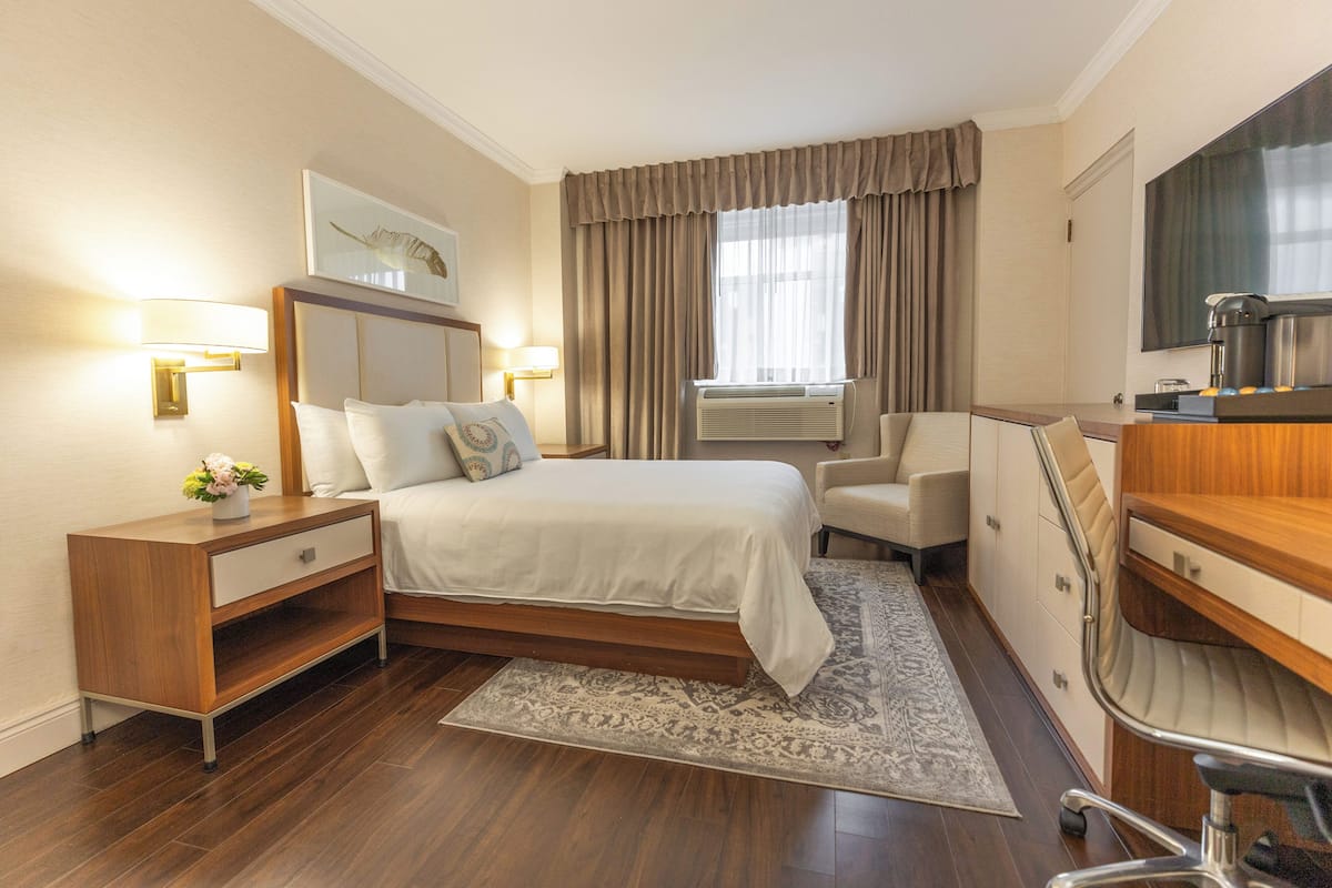 Classic Room, 1 King Bed