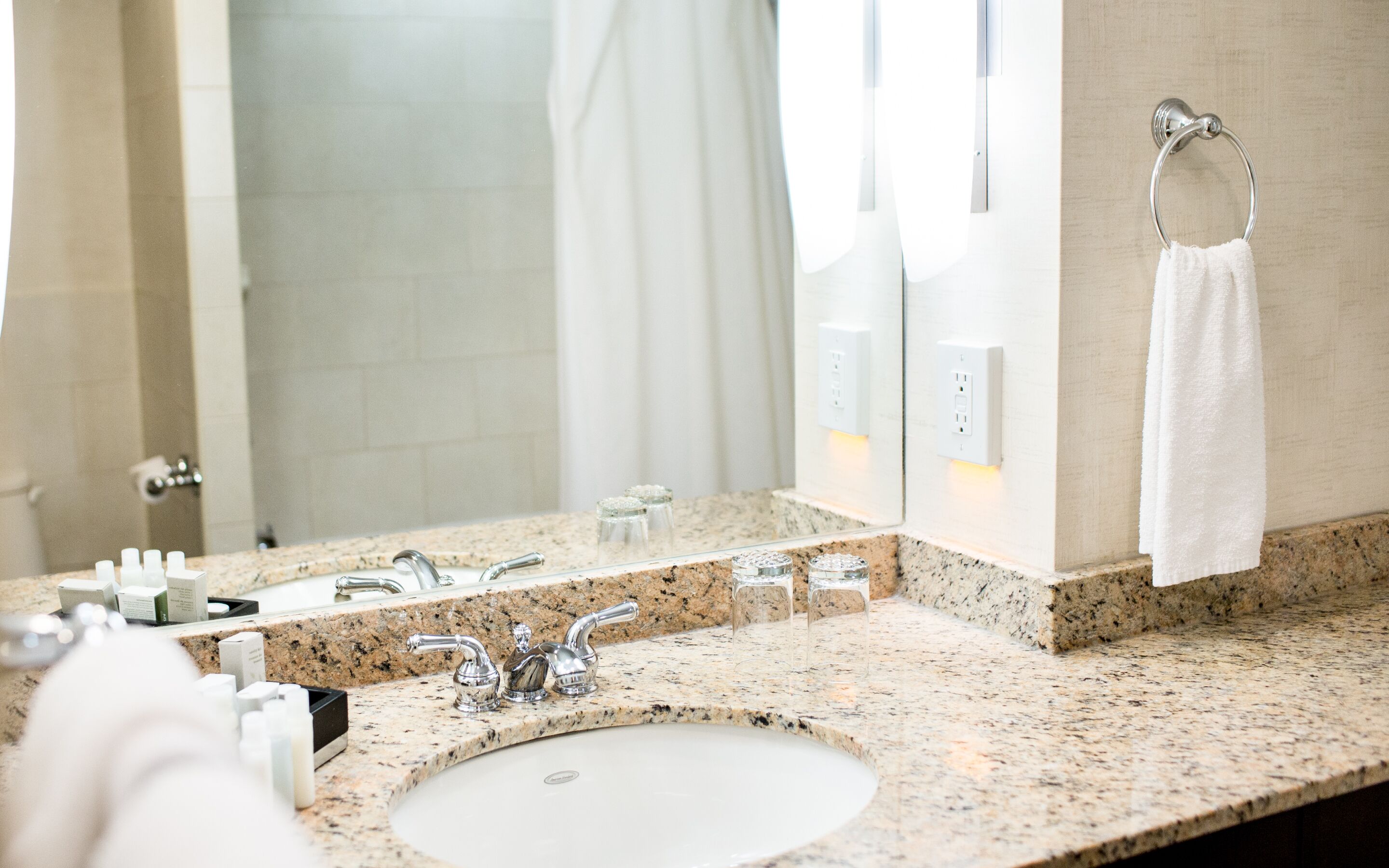 combined shower/bathtub, free toiletries, hair dryer, towels