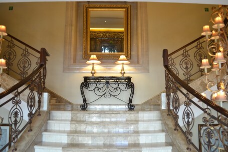 Sheraton Khalidiya Hotel - Image 48
