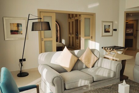Sheraton Khalidiya Hotel - Image 40
