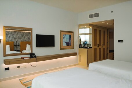 Sheraton Khalidiya Hotel - Image 36