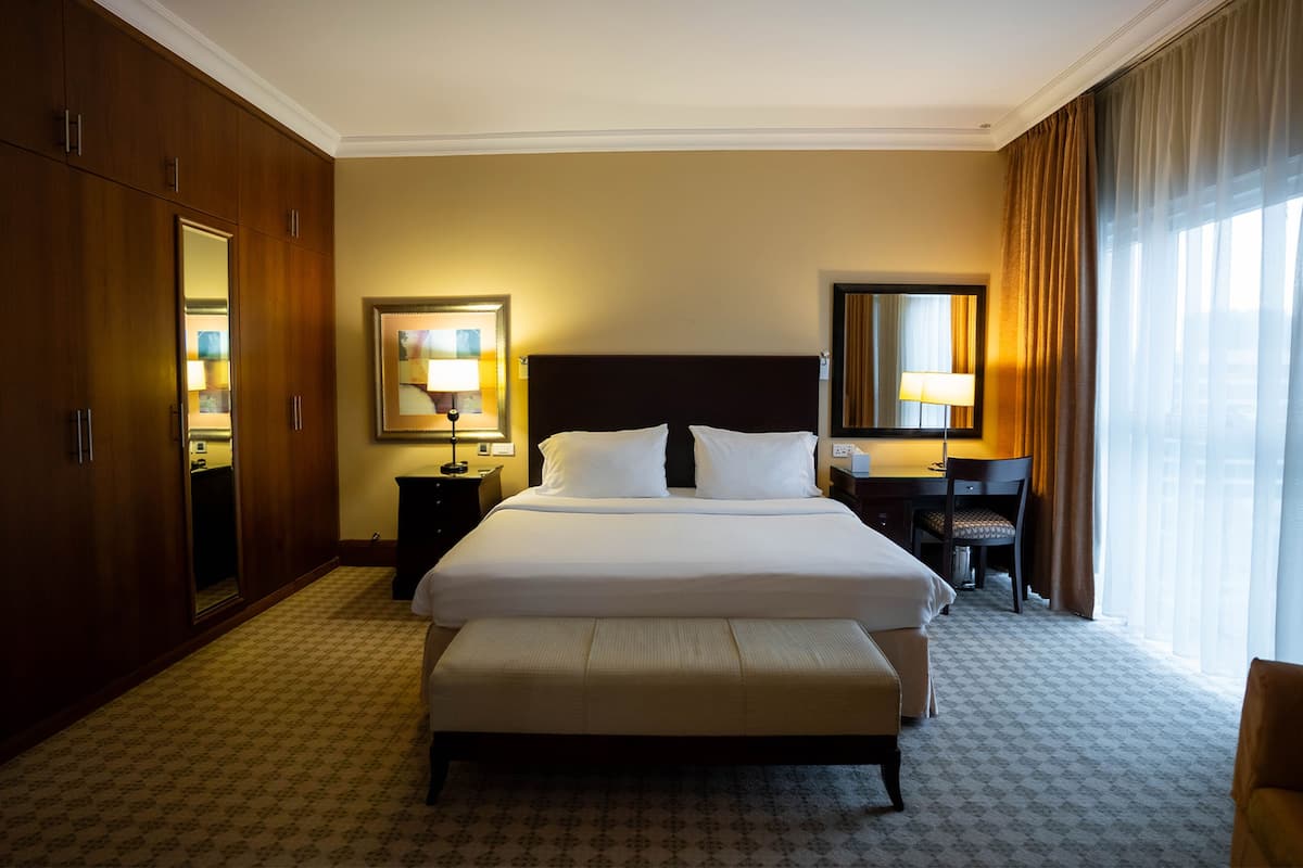 迷你吧、房內夾萬、書桌、隔音