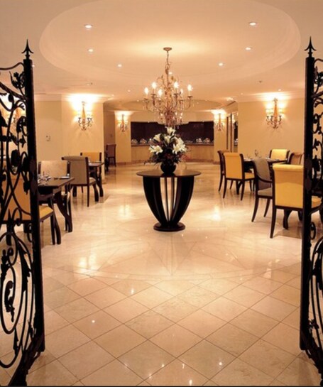 Sheraton Khalidiya Hotel - Image 22
