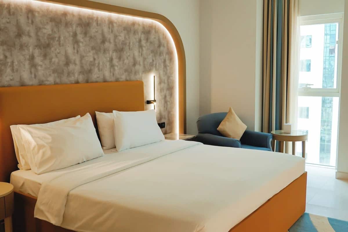 Deluxe King Room City View