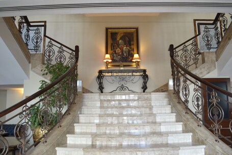 Sheraton Khalidiya Hotel - Image 51