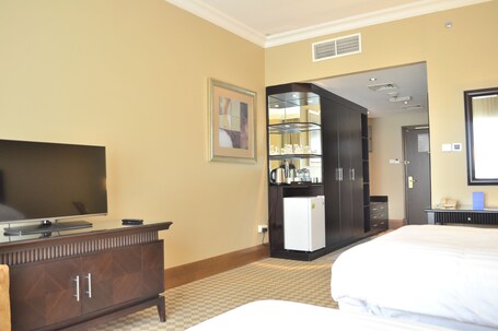 Sheraton Khalidiya Hotel - Image 59