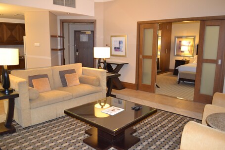 Sheraton Khalidiya Hotel - Image 41
