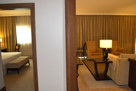 Sheraton Khalidiya Hotel - Image 73