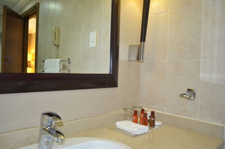 Sheraton Khalidiya Hotel - Image 32