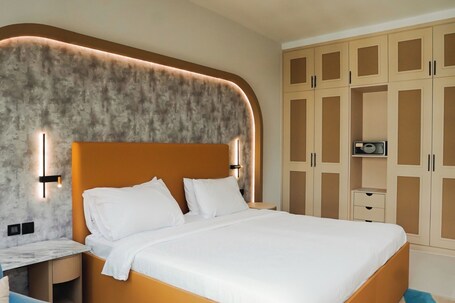 Sheraton Khalidiya Hotel - Image 56