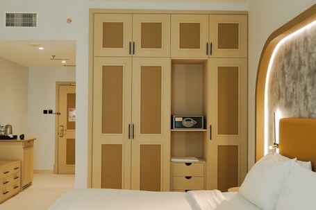 Sheraton Khalidiya Hotel - Image 66