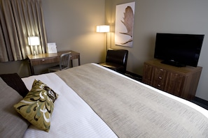Habitación Premier, 1 cama de matrimonio grande | Escritorio, espacio para trabajar con un portátil, cortinas opacas