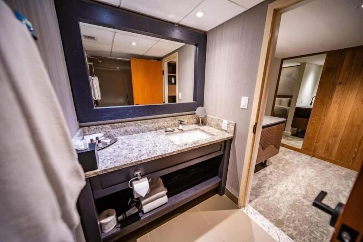 Bathroom | Shower, eco-friendly toiletries, hair dryer, towels