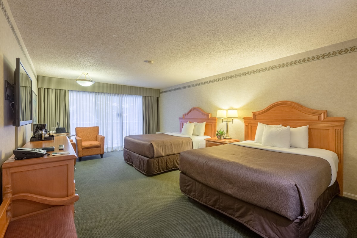 Premium bedding, pillowtop beds, in-room safe, blackout drapes