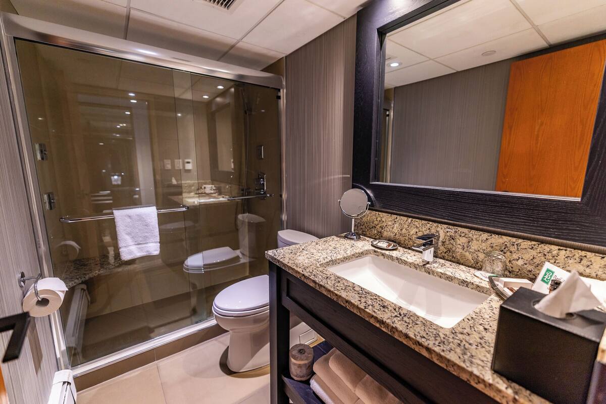 superior corner room, 1 king bed | bathroom | shower, eco-friendly toiletries, hair dryer, towels