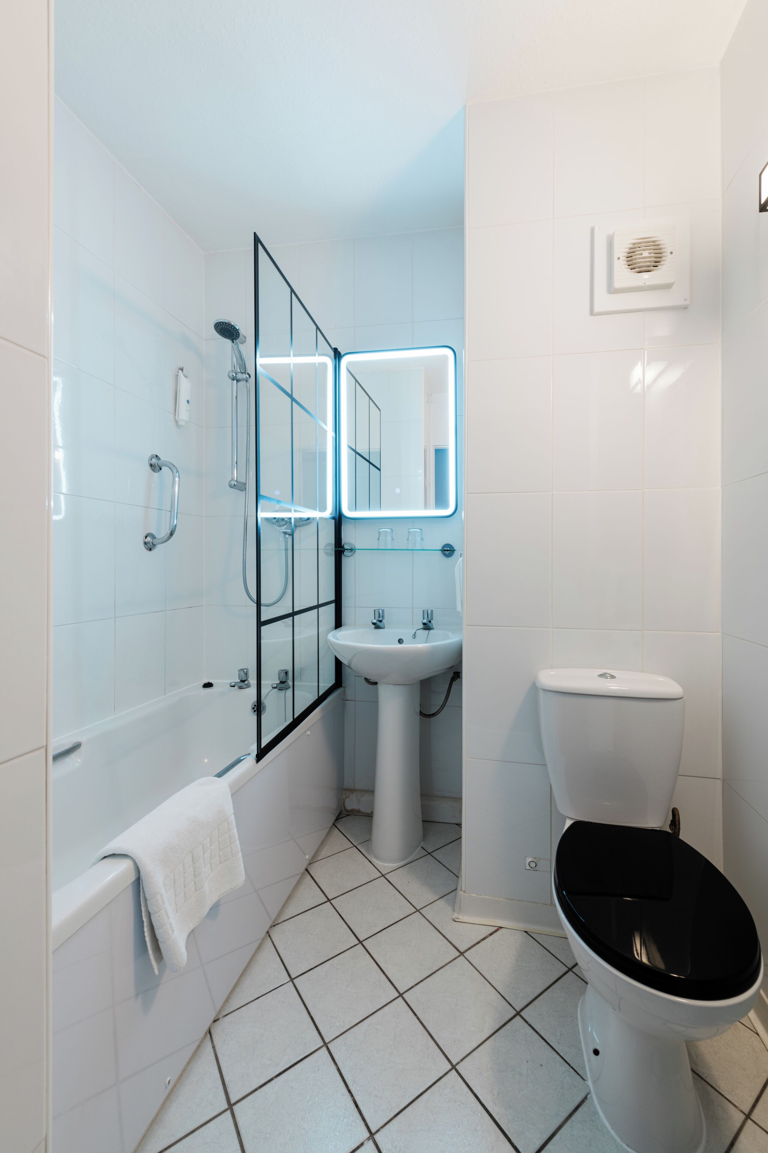 combined shower/bathtub, free toiletries, hair dryer, towels