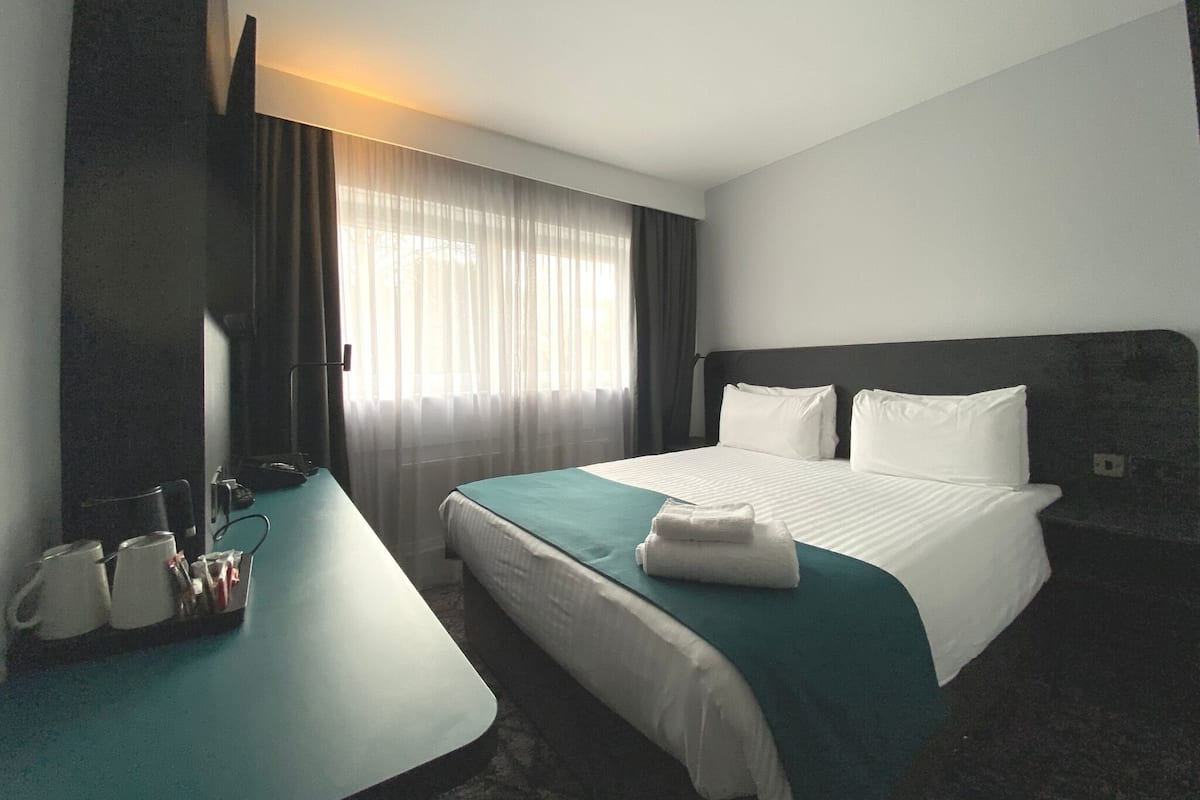 Desk, iron/ironing board, free WiFi, bed sheets