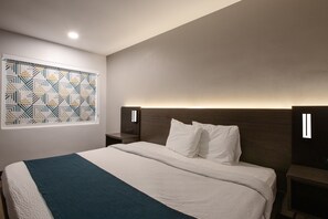 Shower, towels, soap, shampoo - Motel 6 Williams, AZ - Downtown - Grand Canyon (Williams)