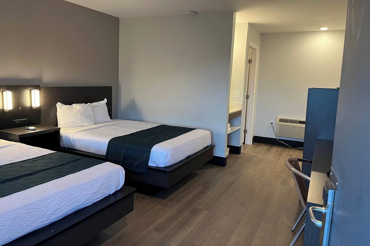 Egyptian cotton sheets, premium bedding, free WiFi, bed sheets