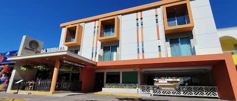 Mặt tiền nơi lưu trú