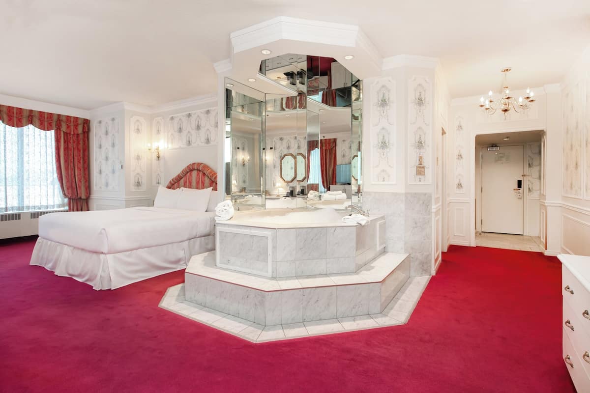 Imperial Theme Room | In-room safe, blackout drapes, iron/ironing board, cribs (free)