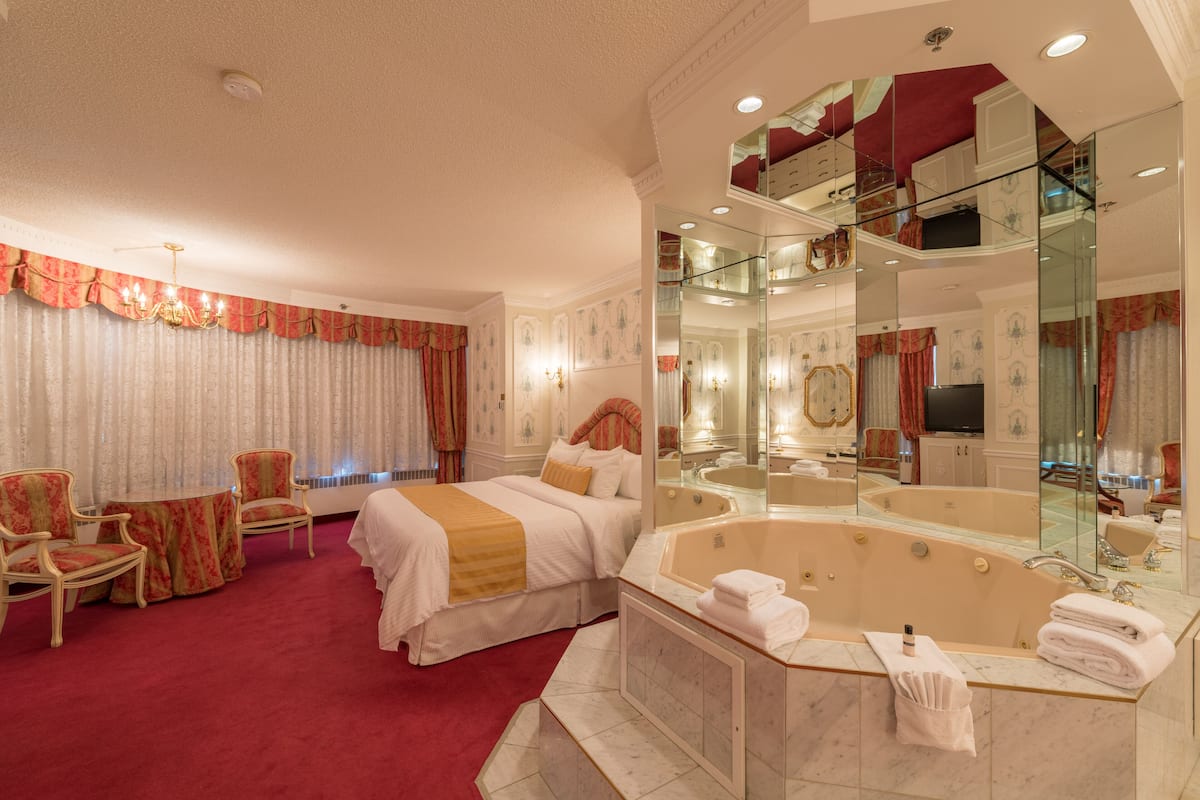 Imperial Theme Room | In-room safe, blackout drapes, iron/ironing board, free WiFi