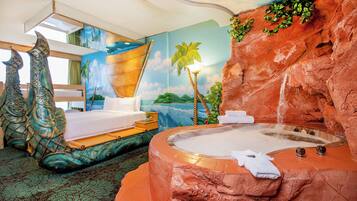 Room (Polynesian Family Theme Room) | In-room safe, blackout curtains, iron/ironing board