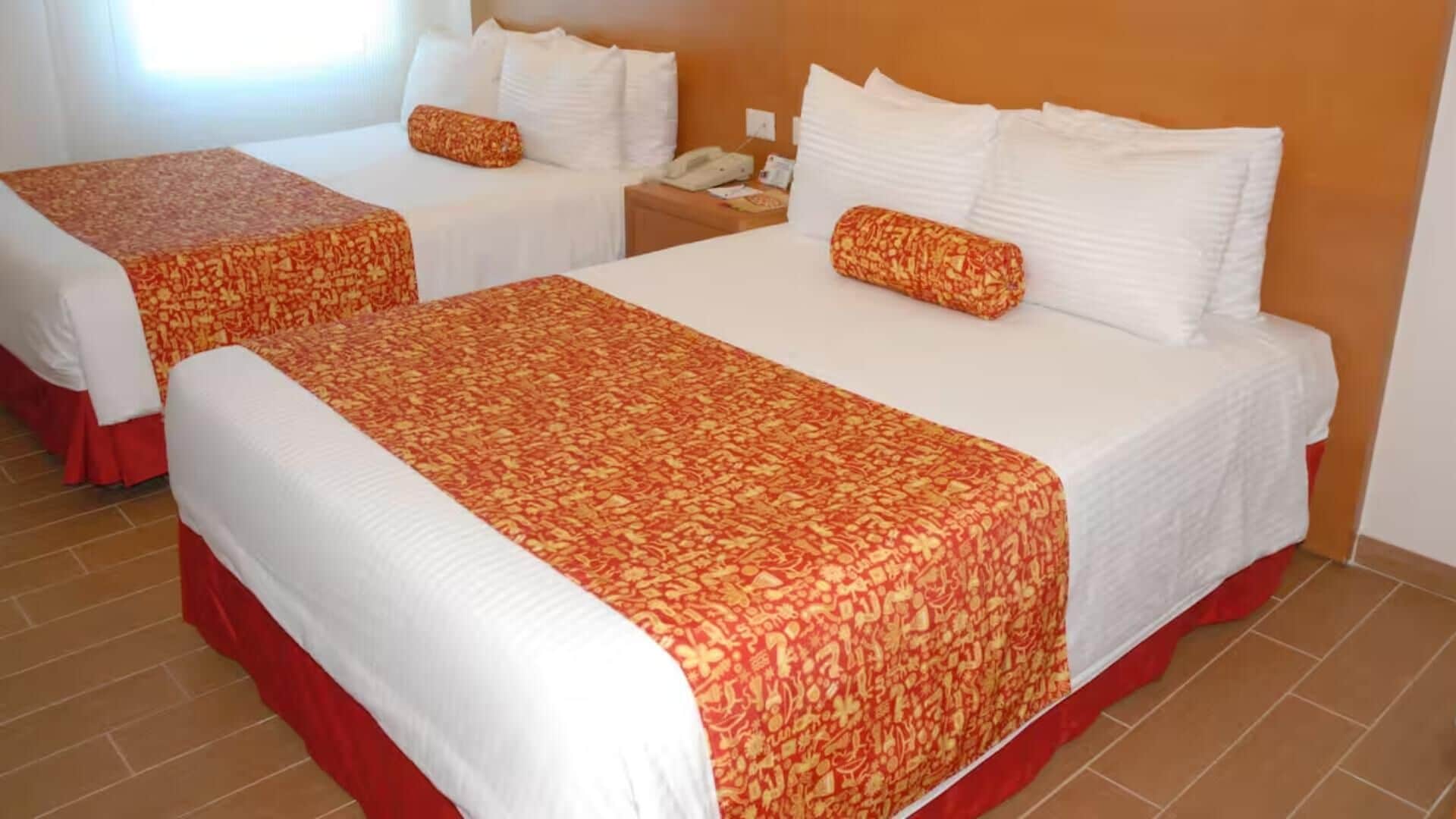 Caja fuerte, escritorio, wifi gratis y ropa de cama