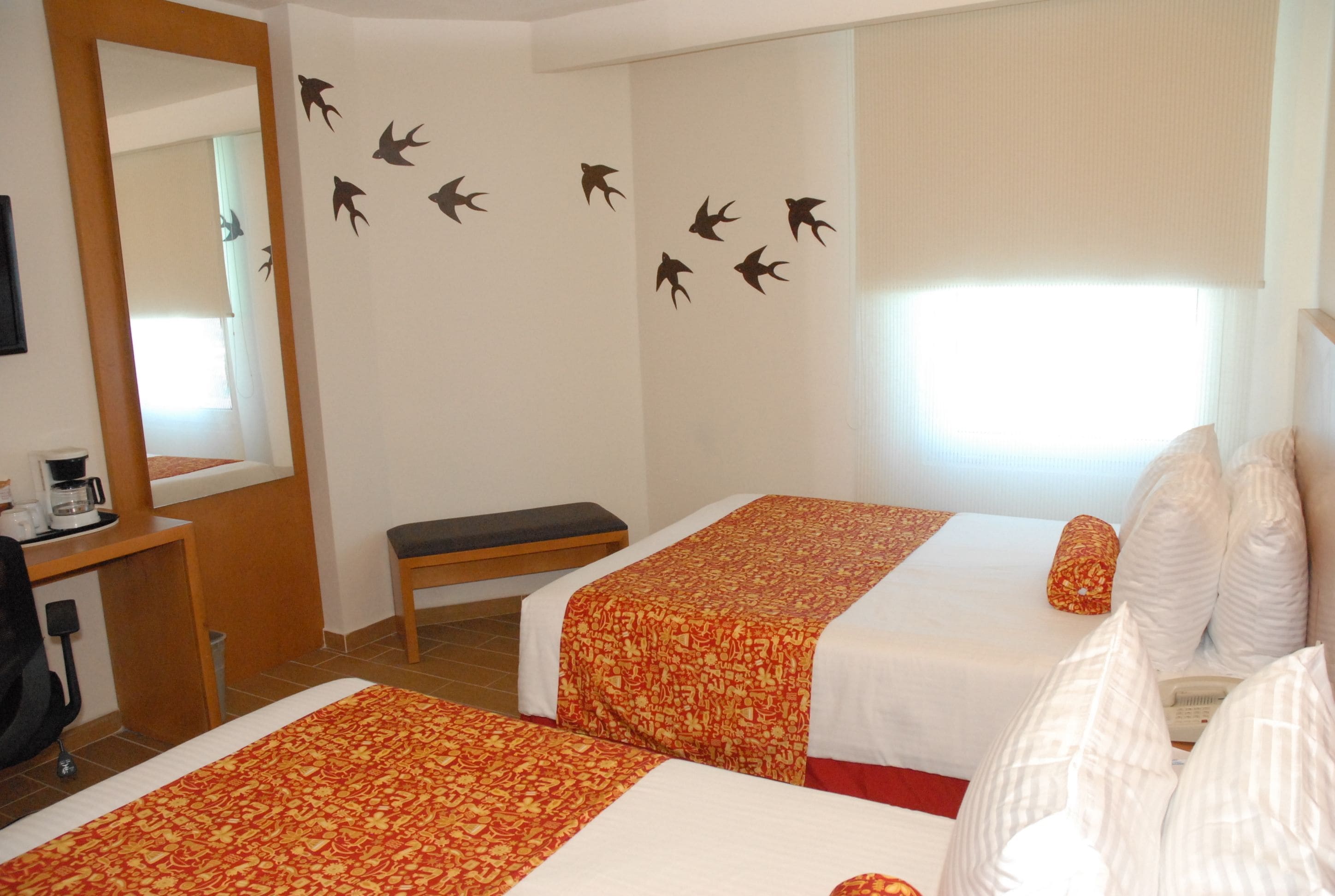 Caja de seguridad en la habitación, escritorio y wifi gratis 